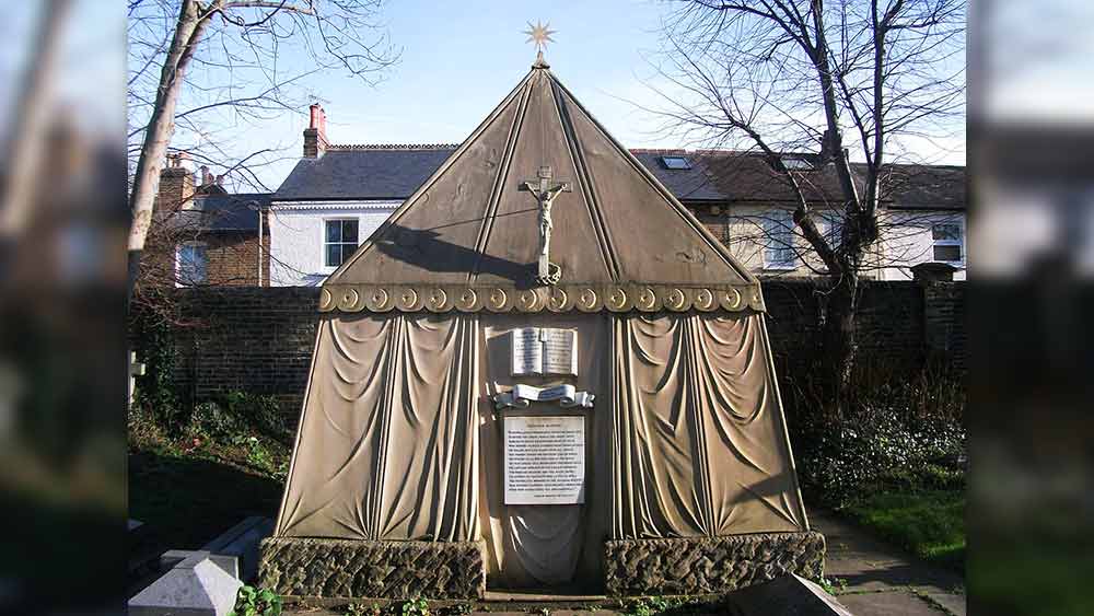 স্যর রিচার্ড বার্টনকে বিশ্বসাহিত্য বহু বিচিত্র উপায়ে মনে রেখেছে। আর্জেন্টিনার কালজয়ী সাহিত্যিক হোর্হে লুইস বোর্হেস তাঁর প্রখ্যাত গল্প ‘আলেফ’ শুরুই করেছিলেন রিচার্ড আবিষ্কৃত এক আয়নার কথা বলে, যে আয়নায় গোটা ব্রহ্মাণ্ড প্রতিফলিত হয়। বোর্হেসের এই গল্প পুরোটাই কল্পিত। কিন্তু স্যর রিচার্ড ফ্রান্সিস বার্টন যে এক অতুলনীয় ‘দার্শনিক’ ছিলেন, তারই সাক্ষ্য বহন করে এই শ্রদ্ধার্ঘ্য।