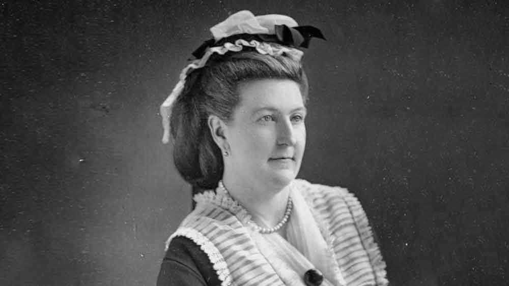 জানা যায়, সেই সব পুড়িয়ে দেওয়া পাণ্ডুলিপির মধ্যে মধ্যপ্রাচ্যে সমকামিতা এবং অসমবয়সি পুরুষদের মধ্যে প্রেমের সম্পর্ক নিয়ে বিস্তারিত বিশ্লেষণ ছিল। কিন্তু সমকালীন ইংল্যান্ডে এ সব লেখার অর্থ ছিল নিশ্চিত হাজতবাস। ইসাবেলা বোধ হয় ভয় পেয়েই সেই সব কাগজপত্র পুড়িয়ে ফেলেন।