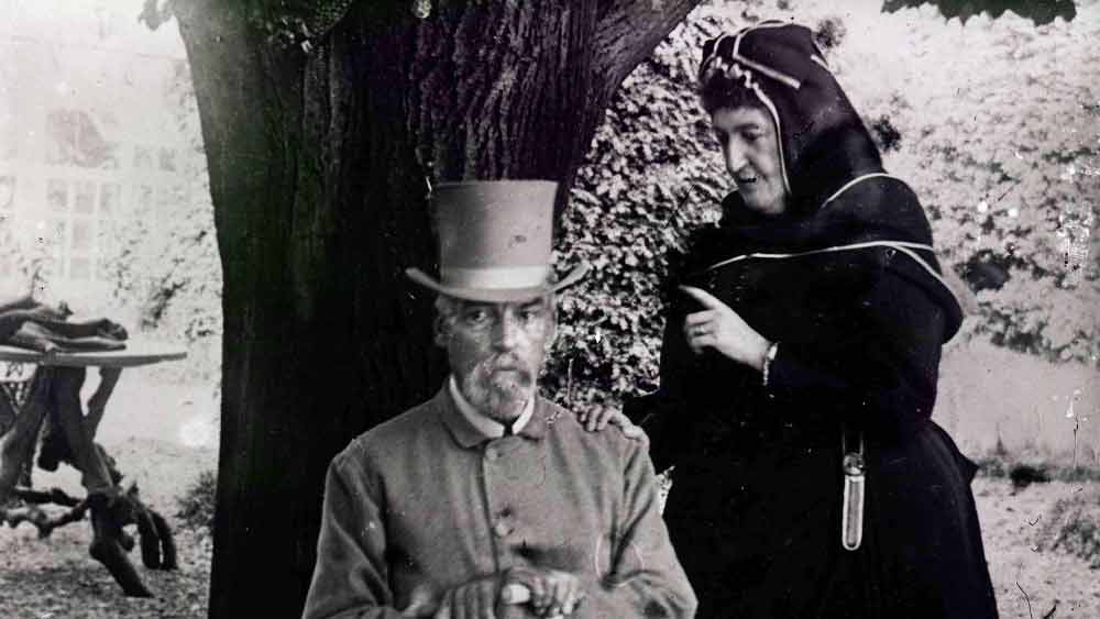 রিচার্ডের স্ত্রী ইসাবেল আরুন্ডেল স্বামীর বেশ কিছু পাণ্ডুলিপি পুড়িয়ে ফেলেন। বিশেষজ্ঞরা অনুমান করেন, তার মধ্যে ‘সুরভিত উদ্যান’-এর মূল পাণ্ডুলিপিও ছিল। আজ সেই নামে যা পাওয়া যায়, তা সেই মহাগ্রন্থের কয়েকটি অধ্যায়ের ছিন্ন-বিচ্ছিন্ন অংশ মাত্র।