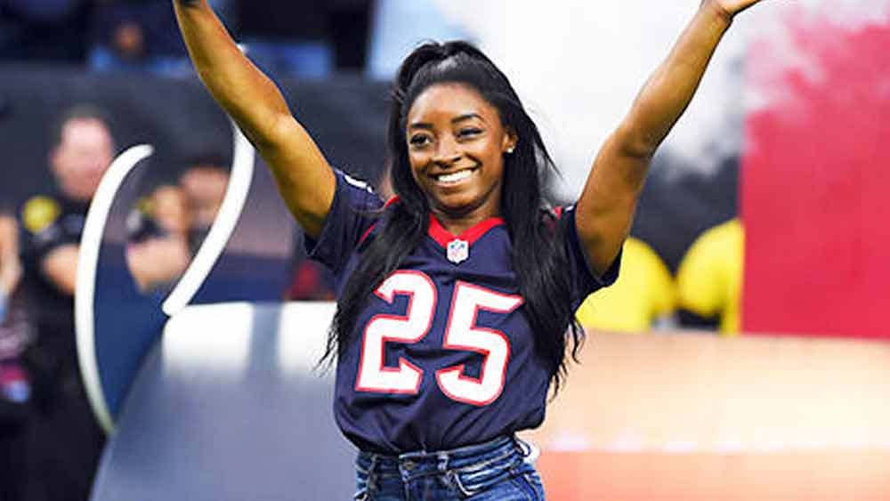 জিমন্যাস্টের পদে পদেও অনেক বাধার সম্মুখীন হতে হয়েছে তাঁকে। কখনও তাঁর বিরুদ্ধে ডোপিংয়ের অভিযোগ উঠেছে, কখনও যৌন হেনস্থার শিকার হয়েছেন।