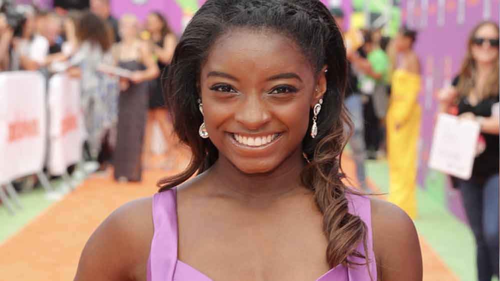 নেটমাধ্যমে নিজের তিক্ত অভিজ্ঞতার কথা জানিয়ে সিমোন লেখেন, ‘বেশির ভাগ মানুষ আমাকে চেনেন হাসিখুশি, চনমনে স্বভাবের একটি মেয়ে হিসেবে। কিন্তু সেই মেয়েটিই ওই ঘটনার পর একদম কুঁকড়ে গিয়েছিল মানসিক ভাবে’।