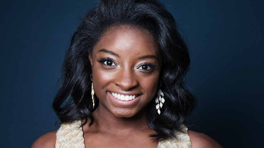 একাধিক সোনার পদক পেয়েছেন সিমোন। নিজের রেকর্ড নিজেই ভেঙে এগিয়ে গিয়েছেন। আমেরিকার এই জিমন্যাস্ট অনেক দিন আগেই নিজের শ্রেষ্ঠত্ব প্রমাণ করেছেন।