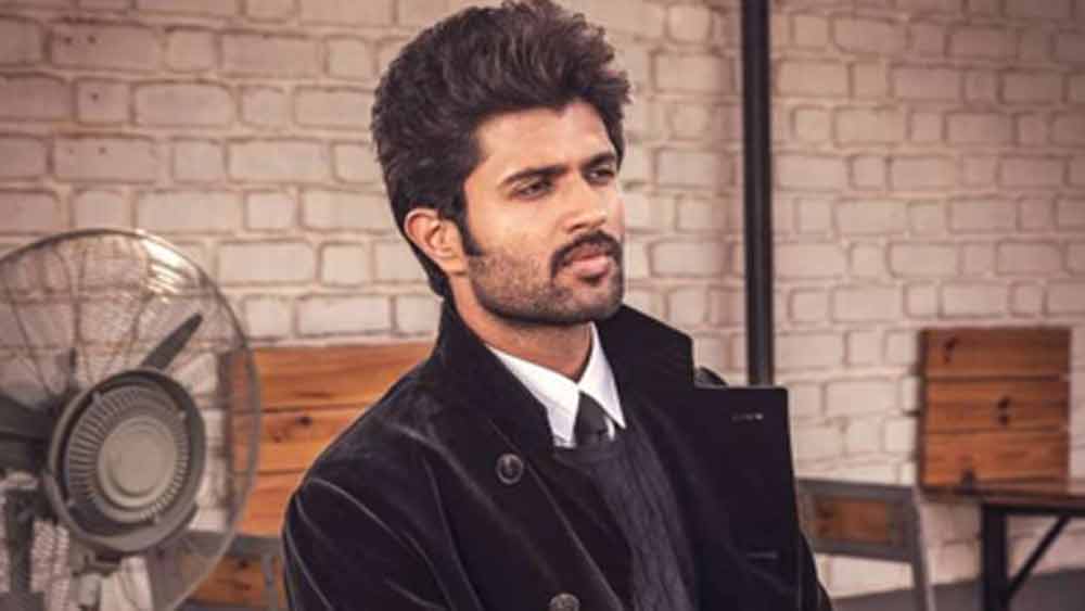 অভিনেতা হওয়ার স্বপ্ন দেখেছিলেন গোবর্ধন। পারেননি। তাঁর সেই স্বপ্ন পূরণ করলেন ছেলে বিজয়।