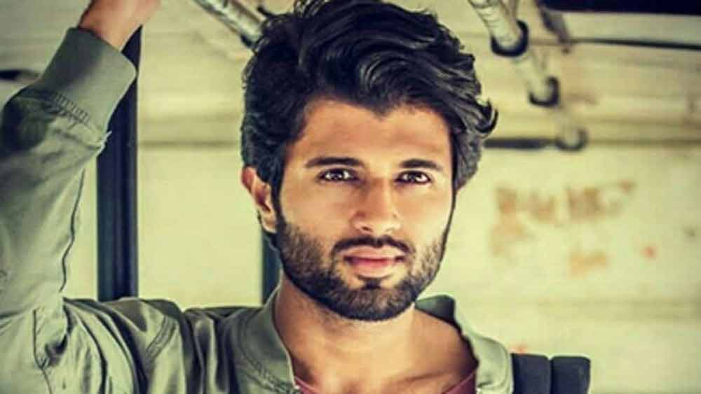 ২০১১ সালে পরিচালক রবি বাবুর কমেডি ছবি ‘নুভিলা’-তে প্রথম দেখা যায় তাঁকে। বিজয় সেখানে মুখ্য চরিত্রে ছিলেন না। বিজয় ছাড়া আরও ছ’জন নতুন মুখ নিয়ে শ্যুটিং হয়েছিল এই ফিল্মের।