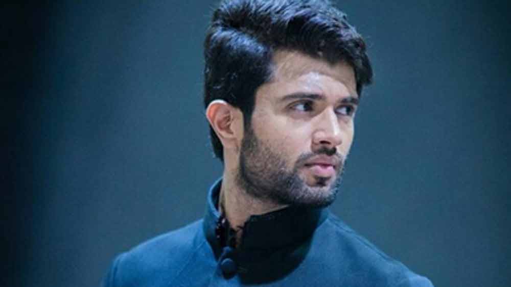 এর পর শেখর কুমারের ‘লাইফ ইজ বিউটিফুল’ নামে একটি ছবিতে ছোট চরিত্রের সুযোগ পান।