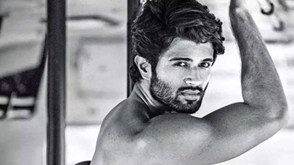 তার বলিউড রিমেক ‘কবীর সিংহ’। জানা যায়, এ ছবির জন্যও বিজয়কেই প্রথম প্রস্তাব দেওয়া হয়েছিল। কিন্তু একই স্ক্রিপ্টে দু’বার কাজ করতে চাননি বিজয়। সেই প্রস্তাব লুফে নেন শাহিদ কপূর।