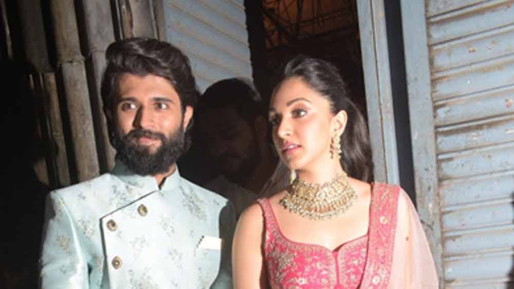 তাঁর নিজের একটি স্বেচ্ছাসেবী সংস্থাও রয়েছে। ২০১৯-এর পুলওয়ামা হামলায় নিহতদের পরিবারকে সাহায্য করেছেন তিনি। গণেশ অম্বারি নামে এক কিকবক্সারকে অর্থ সাহায্য করেছেন।