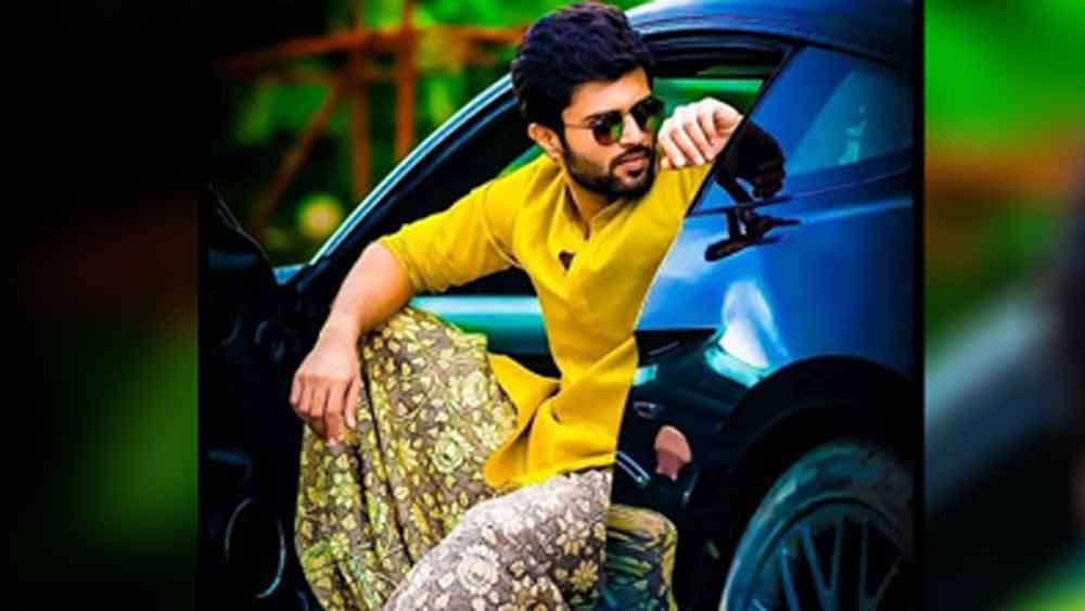 ১ কোটি ৭০ লাখ টাকা খরচ করে তাঁর সংস্থা ১৭ হাজার পরিবারের দরজায় রেশন এবং নিত্য প্রয়োজনীয় জিনিসপত্র পৌঁছে দিয়েছে।