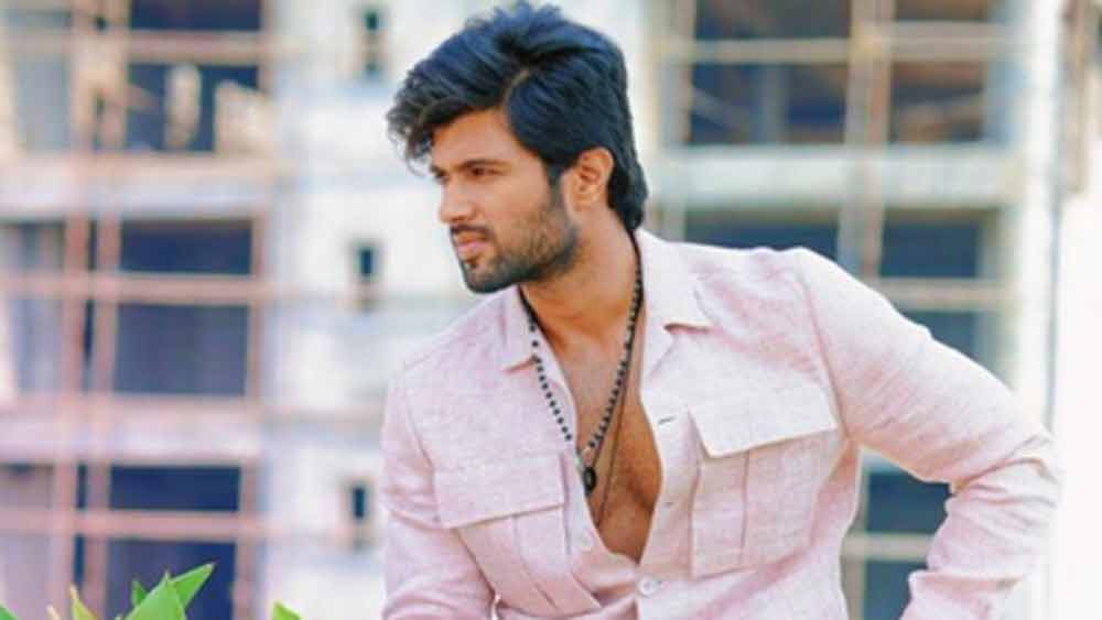 ছোট থেকেই জেদি এবং নাছোড়বান্দা বিজয়। মা-বাবা যা বলতেন, পছন্দ না হলে ঠিক তার উল্টোটা করতেন। সে জন্য তাঁকে ‘রাউডি’ বলে ডাকতেন পরিবারের লোকজন।