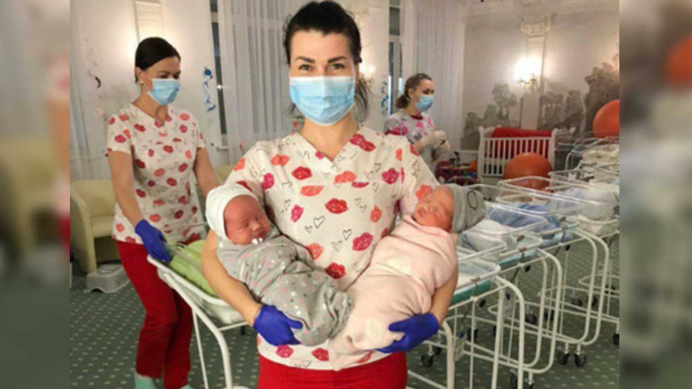 পরিসংখ্যান বলছে, বিদেশি বাবা-মায়েদের জন্য প্রতি বছর সারোগেসি প্রক্রিয়ায় অন্তত আড়াই থেকে তিন হাজার সন্তানের জন্ম হয় ইউক্রেনে। 