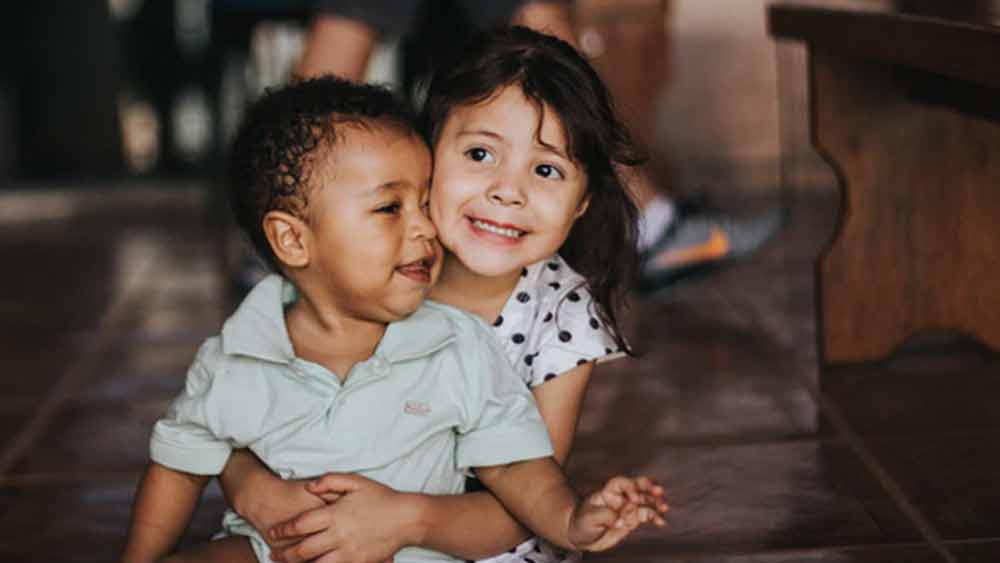 তাদের কথা ভেবে এগিয়ে এলেন জয় শর্মা। এমন অন্তত ১০০ জনকে দত্তক নেওয়ার অঙ্গীকার করেছেন তিনি।