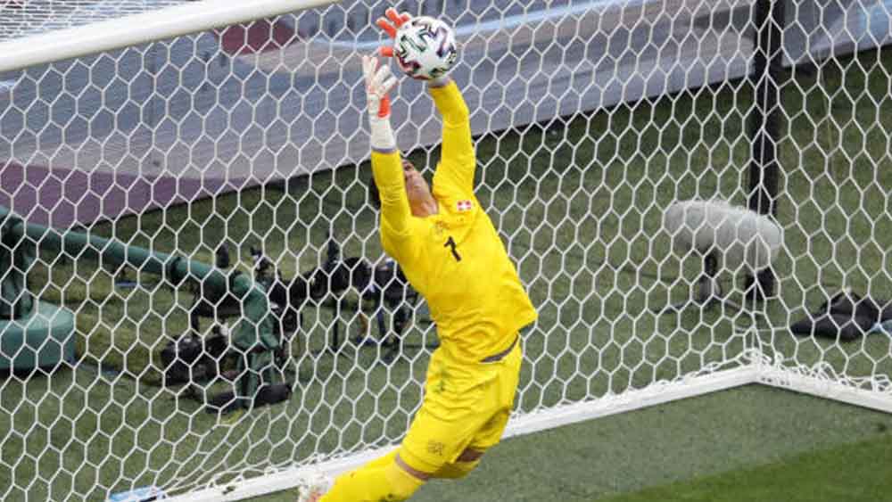 গোটা ম্যাচে একাধিক নিশ্চিত গোল বাঁচিয়ে দেওয়া সমার পেনাল্টিতে দলকে জেতাতে পারলেন না।