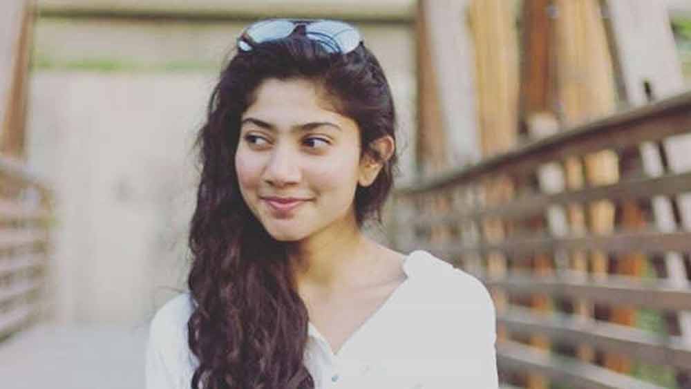 নিজের জন্য তাঁর আরও একটি বেঁধে রাখা নিয়ম হল পর্দায় কোনও ঘনিষ্ঠ দৃশ্যে অভিনয় নয়। বিশেষ করে পর্দায় নায়কের সঙ্গে চুম্বন একেবারেই পছন্দ নয় তাঁর।