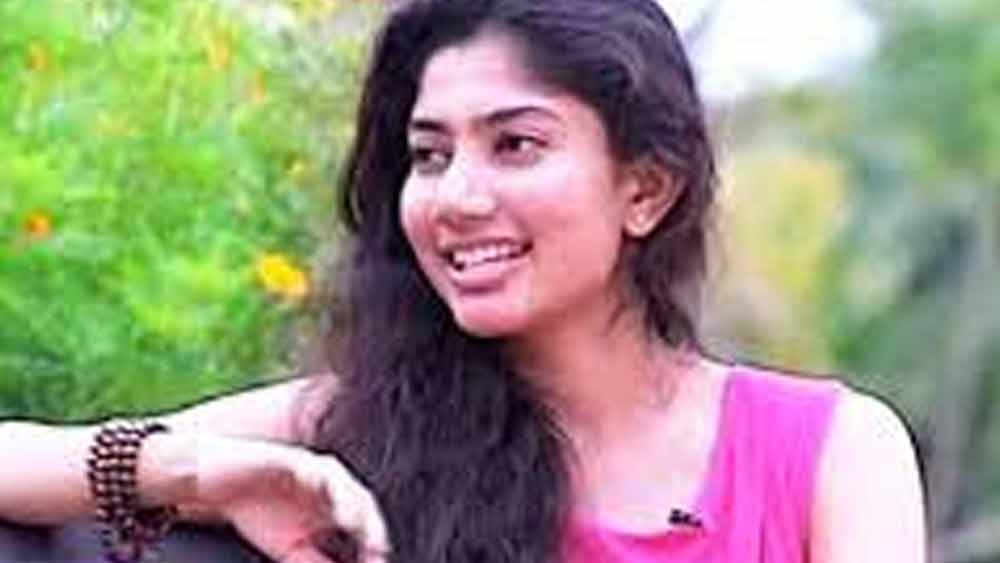 একটি ত্বক উজ্জ্বল করার ক্রিমের বিজ্ঞাপনের জন্য দু’কোটি টাকার প্রস্তাব পেয়েছিলেন তিনি। কিন্তু এ ধরনের বিজ্ঞাপন মেয়েদের জন্য অপমানজনক বলে মন্তব্য করে তিনি এই কোটি টাকার প্রস্তাব ফিরিয়ে দেন। তার পর শুধু ভারতের সংবাদমাধ্যমই নয়, আন্তর্জাতিক মহলেও তাঁর যথেষ্ট প্রশংসা হয়।