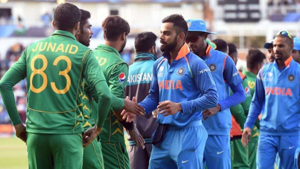 ২০১৯ সালের বিশ্বকাপে শেষ বার মুখোমুখি হয়েছিল দুই চিরপ্রতিদ্বন্দ্বী। ফাইল চিত্র। 