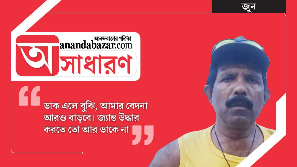 গঙ্গায় ঝাঁপিয়ে শতাধিক ডুবন্তকে বাঁচিয়েছেন, তুলে এনেছেন হাজারখানেক মৃতদেহ