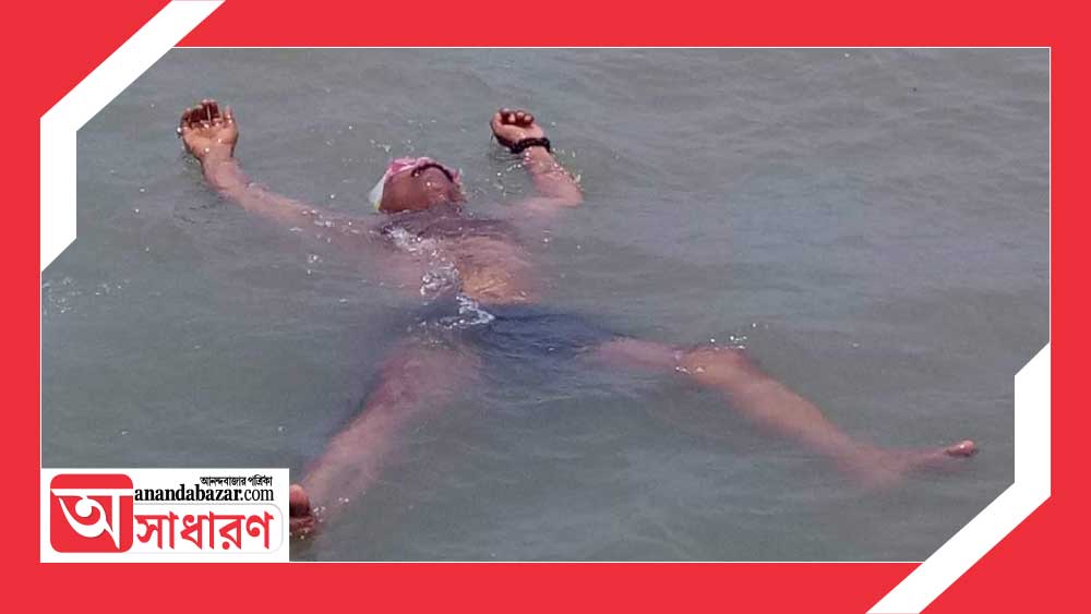 জলে ভেসেও থাকতে পারেন বীরেন।