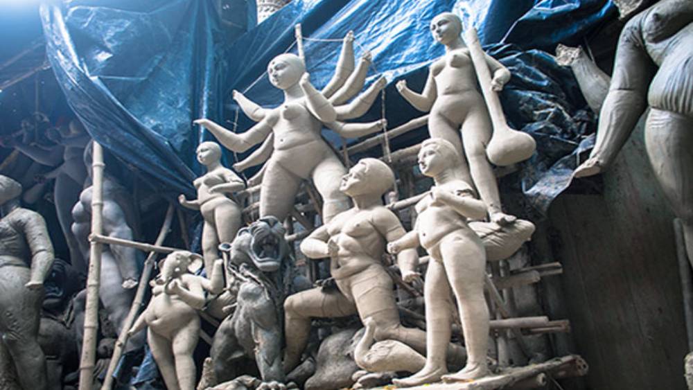 তৈরি হচ্ছে প্রতিমা