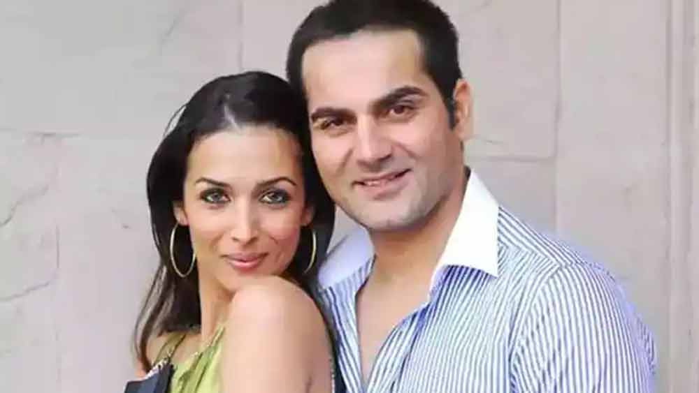 আরবাজ খান এবং মালাইকা অরোরা:  একসঙ্গে ১৮ বছর দাম্পত্য জীবন কাটিয়েছেন আরবাজ এবং মালাইকা। ১৯৯৮ সালে ১২ ডিসেম্বর পরস্পরের প্রেমে হাবুডুবু খেয়েই বিয়ের সিদ্ধান্ত নিয়েছিলেন। কিন্তু সময় যত এগিয়েছে, সেই সম্পর্কে চিড় ধরেছে। ১৮ বছরের দাম্পত্য তাই ২০১৭ সালে শেষ করে দেন তাঁরা। তার পর আরবাজ এবং মালাইকা দু’জনেই অন্য সম্পর্কে লিপ্ত হয়ে পড়েন।