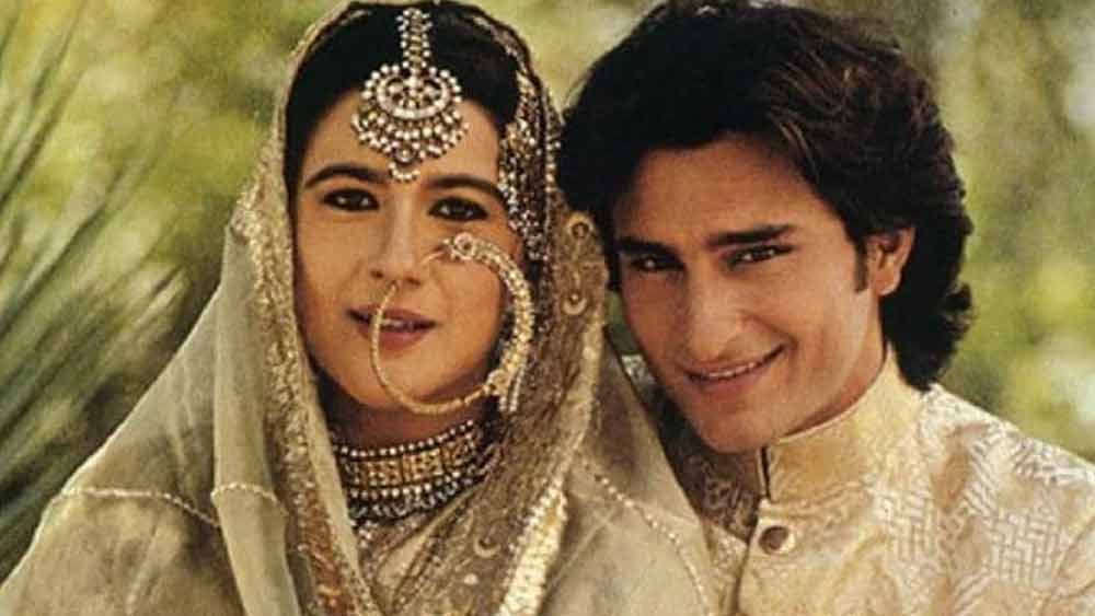 অমৃতা সিংহ এবং সইফ আলি খান: ১৯৯১ সালে নিজের থেকে ১৩ বছরের বড় সেই সময়ের সুপারহিট নায়িকা অমৃতা সিংহকে বিয়ে করেছিলেন সইফ আলি খান। তাঁদের এক ছেলে এবং এক মেয়ে। ২০০৪ সালে তাঁরাও বিচ্ছেদের সিদ্ধান্ত নেন। এর আট পর সইফ করিনা কপূরকে বিয়ে করেন।