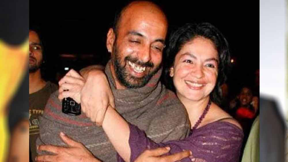 পূজা ভট্ট এবং মনীশ মাখিজা:  ২০০৩ সালে পূজার ছবি ‘পাপ’-এ কাজ করার সময় থেকেই তাঁদের মধ্যে ঘনিষ্ঠতা শুরু হয়। কয়েক মাস মেলামেশার পরই বিয়ের সিদ্ধান্ত নিয়েছিলেন তাঁরা। তার পর ১১ বছরের দাম্পত্য জীবন। ২০১৪ সালে বিচ্ছেদ ঘোষণা করেন তাঁরা।