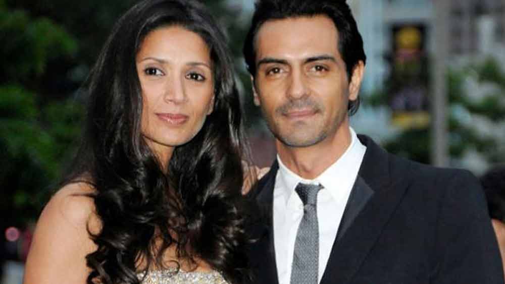 অর্জুন রামপাল এবং মেহের জেসিয়া:  দীর্ঘ ২১ বছরের দাম্পত্যে দাঁড়ি টেনেছেন তাঁরা।  ২০১১-র শুরুর দিকেই নাকি এই সম্পর্কে ভাঙন ধরে। সে সময় মধ্যস্থতা করতে এগিয়ে এসেছিলেন শাহরুখ খান। শেষমেশ সম্পর্ক টিকিয়ে রাখতে পারেননি। দুই মেয়ে মাইরা এবং মাহিকার সম্মতিতেই ২০১৯-এ বিচ্ছেদ হয় তাঁদের।