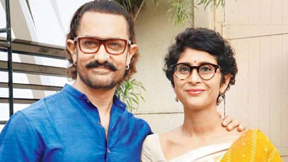 আমির খান এবং কিরণ রাও:  তারকাদর বিচ্ছেদ-তালিকায় নবতম সংযোজন আমির খান-কিরণ রাও। সম্প্রতি নেটমাধ্যমে একটি যৌথ পোস্টে দীর্ঘ ১৫ বছরের দাম্পত্যের ইতি ঘোষণা করেছেন তাঁরাও।