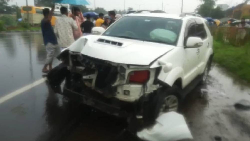 এই গাড়িটিই ধাক্কা মারে বাইকে 