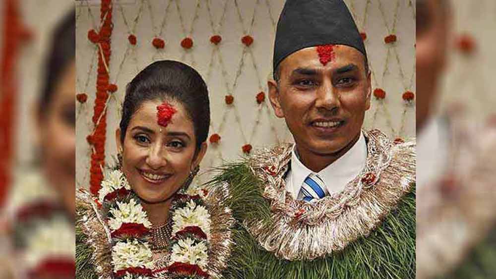 মনীষা কৈরালা এবং সম্রাট দাহাল:  ২০১০ সালের ১৯ জুন মনীষা বিয়ে করে নেপালি শিল্পপতি সম্রাট দাহালকে। তাঁদের আলাপ হয়েছিল ফেসবুকে। সনাতনী নেপালি রীতিতেই বিয়ে করেন দু’জনে। মধুচন্দ্রিমা হয় ফ্লোরিডায়। কিন্তু দু’বছরের মাথায় ভেঙে যায় দাম্পত্য। এর পরই জানা যায়,  মনীষা ক্যানসারে আক্রান্ত। প্রথমে মুম্বই,  তার পরে তাঁর চিকিৎসা হয় আমেরিকায়।