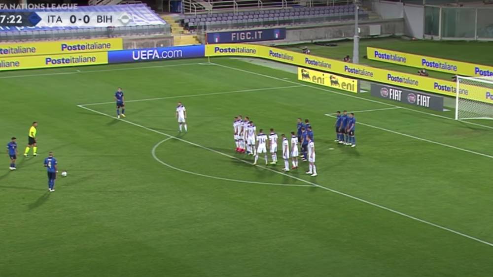 বসনিয়ার বিরুদ্ধে ম্যাচে ফ্রি-কিক।