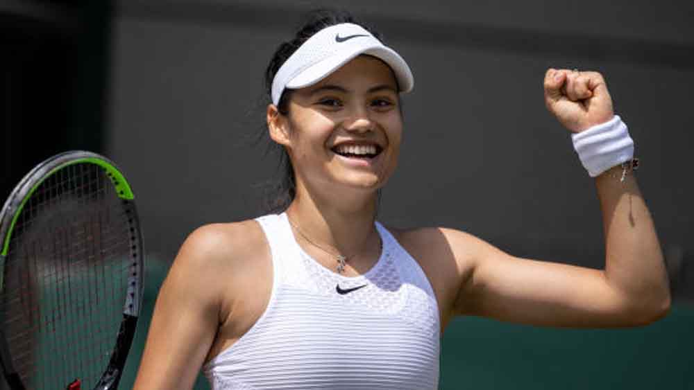 ভয় পান অঙ্ক এবং অর্থনীতিকে, উইম্বলডনের নয়নের মণি এখন স্কুলছাত্রী এমা রাডুকানু