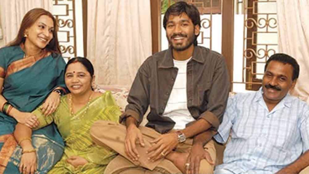 সেই মর্মে আদালতে পিটিশনও দাখিল করেন তাঁরা। প্রতি মাসে খরচ বাবদ ধনুষের থেকে ৬০ হাজার টাকা দাবি করেন তাঁরা।