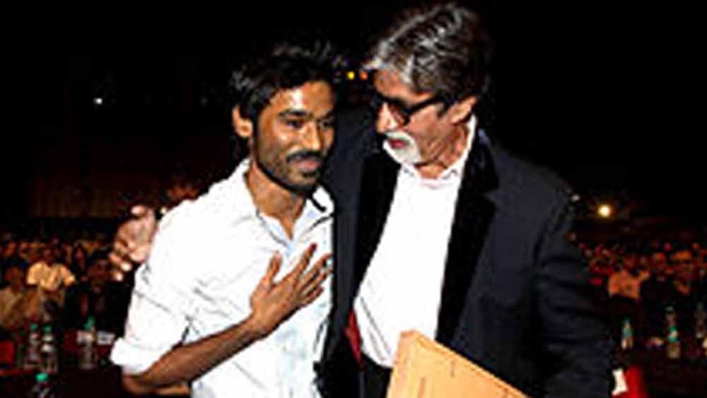 তামিল ইন্ডাস্ট্রির পর বলিউডেও পা রাখেন তিনি। ২০১৩ সালের রোম্যান্টিক ছবি ‘রাঞ্ঝনা’ এবং তার পর ‘শামিতাভ’-এ অমিতাভ বচ্চনের সঙ্গে পর্দায় দেখা যায় তাঁকে।