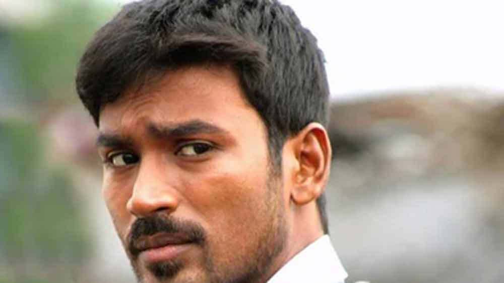 অথচ ক’দিন আগেও তাঁকে কোনও পরিচালক নিজের ছবিতে নিতে চাইতেন না। এই চেহারায় নায়কের স্বপ্ন দেখায় অনেক কটূক্তি উড়ে এসেছে তাঁর দিকে। অভিনয় দেখার পরে সেই পরিচালকেরাই আবার তাঁর সময় পাওয়ার জন্য অপেক্ষা করতেন।