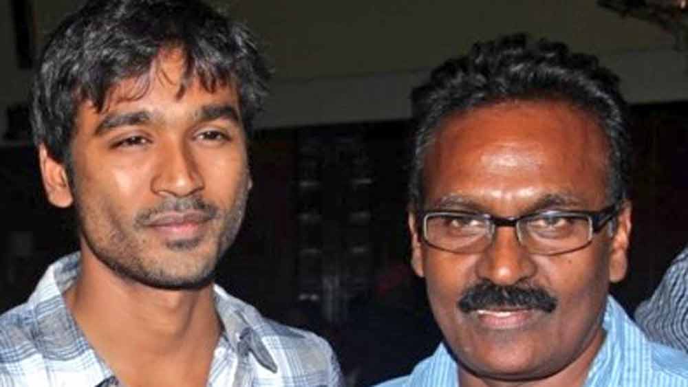 সেই কাজ করতে করতেই তিনি ছবির গল্প লিখতেন আর নামমাত্র টাকায় গল্পগুলো বেচে দিতেন। ধীরে ধীরে নিজেকে ইন্ডাস্ট্রিতে প্রতিষ্ঠিত করেন তিনি। বাবাকে দেখেই বোধহয় দাঁত কামড়ে পড়ে থাকতে শিখেছিলেন ধনুষ। সে কারণে কেরিয়ারের প্রথম দিকে গঞ্জনা সহ্য করেও ইন্ডাস্ট্রি আঁকড়ে পড়েছিলেন।