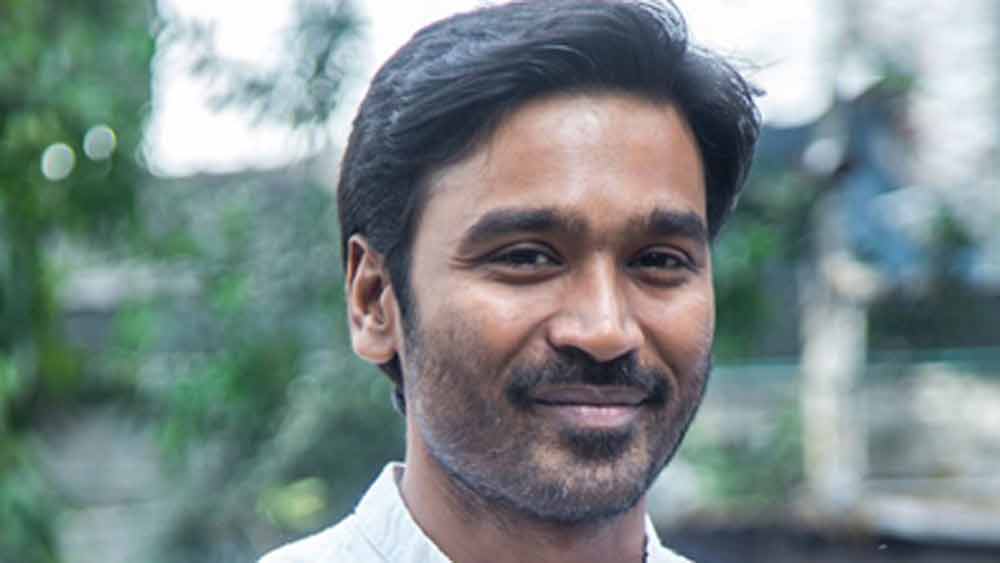 অথচ এত প্রতিভাবানকেও প্রথম দিকে ছেড়ে কথা বলেনি ইন্ডাস্ট্রি। রূপ নিয়ে নানা কুকথা শুনতে হয়েছে তাঁকে। এক সময় বন্ধ ঘরে দিনের পর দিন মুখ গুঁজে পড়ে থাকতেন। ভেবেছিলেন ইন্ডাস্ট্রিতে আর কখনও ফিরবেন না। সেখান থেকেই ঘুরে দাঁড়ানো। এবং সেই রূপ নিয়েই সুপারস্টার হয়ে জবাব দিলেন ইন্ডাস্ট্রিকে।