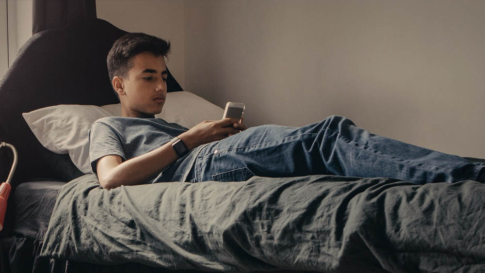 অল্পবয়সিদের মধ্যে মানসিক চাপ বেড়েছে পর্নোগ্রাফির প্রতি আসক্তির ফলে। 