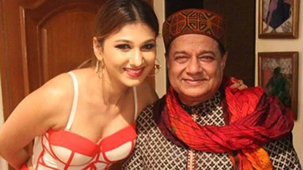 জানা গিয়েছিল, শো-এ যোগ দেওয়ার বছর তিনেক আগে থেকেই নাকি প্রেম তাঁদের। যদিও পরে তাঁরা জানিয়েছিলেন, শোয়ের জন্যই যাবতীয় প্রেম। সম্পর্কের বিষয়টি পুরোপুরি চিত্রনাট্য মেনে তৈরি হযেছিল। আদতে তাঁরা গুরু শিষ্যা। কিন্তু পর্দায় সেটা বোঝার উপায় ছিল না!