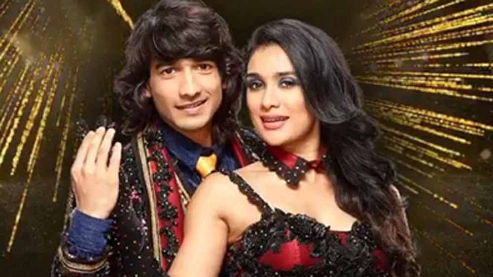 ‘নাচ বলিয়ে ৯’-এ নিত্যামি শিরকের সঙ্গে নেচে দর্শকদের নজর কেড়েছিলেন শান্তনু মাহেশ্বরী। এই শো-এ নিত্যামিকে নিজের প্রেমিকা বলেও জাহির করেছিলেন শান্তনু। সেটা যে অন্তরের ভালবাসা ছিল না তা শো শেষেই বোঝা গিয়েছিল।