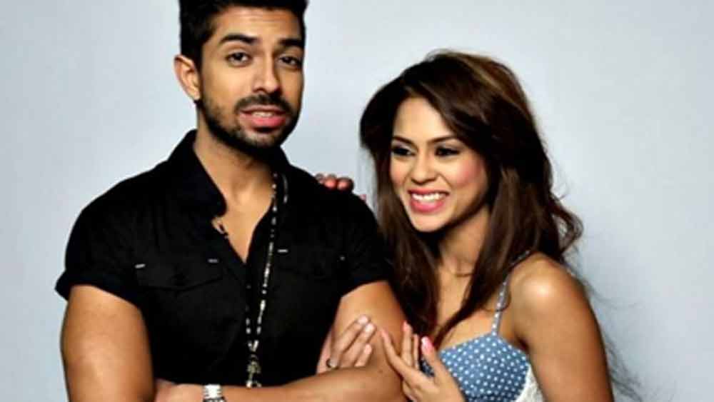 ‘নাচ বলিয়ে ৭’-এ দীপেশ পটেলের সঙ্গে জুটি বেঁধেছিলেন সানা সইদ। তখন মঞ্চে তাঁদের রসায়ন দেখেও অনেকেই মনে করেছিলেন তাঁরা প্রেমিক-প্রেমিকা। পরে জানা যায়, সবটাই শো-এর টিআরপি-র জন্য।