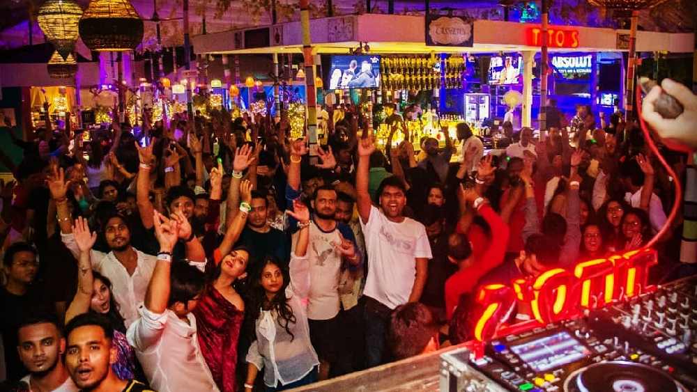 সেখান থেকে এখন টিটো’জ-এর ব্যবসা ছড়িয়েছে গোটা দেশে। শুধু গোয়াতেই টিটো’জ কোর্টইয়ার্ড, টিটো’জ নাইটক্লাব, টিটো’জ-এর ক্যাফে ম্যাম্বো এমনকি সুপারমার্কেটও রয়েছে। আছে রিসর্ট, হোটেল। এমনকি টিটো’জ-এর নিজস্ব সুরা তৈরির ব্র্যান্ড তৈরি করেছেন ডেভিড এবং রিকার্ডো। বিদেশে তা রফতানিও করা হয়। দিল্লি, পুণে-সহ দেশের বেশ কিছু শহরে আউটলেট রয়েছে টিটো’জের।