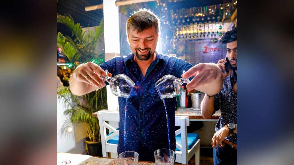 কিন্তু সেই বদল যদি নস্ট্যালজিয়াকেই নষ্ট করে দেয়, তবে কি ভাল লাগবে টিটো’জ প্রেমীদের! সেটাই চিন্তার।