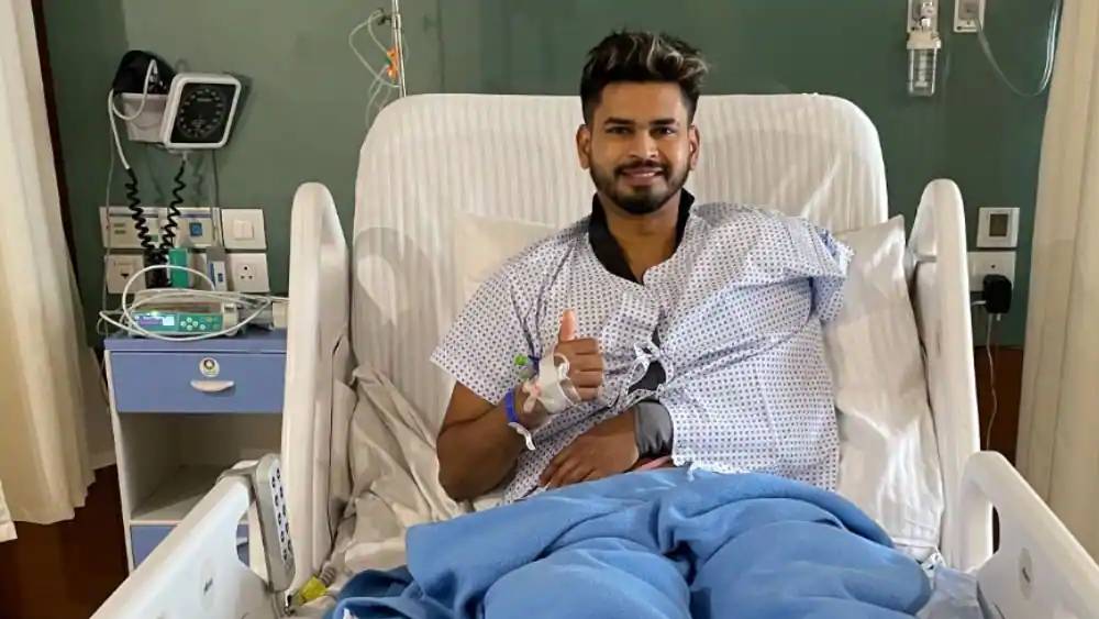 হাসপাতালে থাকার দিন অতীত। এ বার মাঠে ফেরার অপেক্ষায় শ্রেয়স। ফাইল চিত্র। 