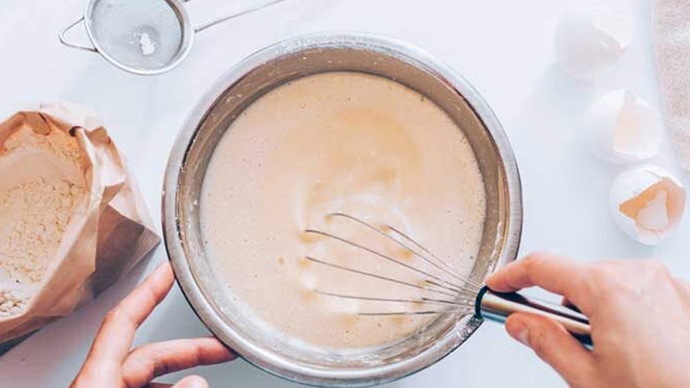 তেমনই একটি উপকরণ হল বেকিং সোডা। পোকামাকড়ের কামড় থেকে মুখের দুর্গন্ধ কিংবা ত্বক এবং চুলের পরিচর্যা, বেকিং সোডার গুণে মুগ্ধ হবেন আপনিও।