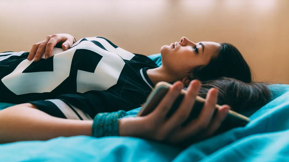 শুয়ে পড়লেও ঘুম আসে না।