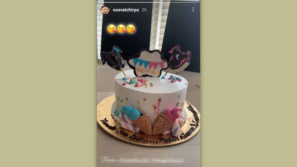 লিঙ্গ জানার জন্য পাঠানো কেক 