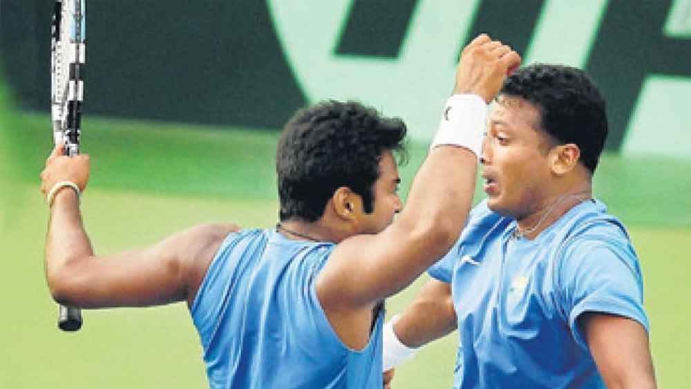 ফের একবার এমন 'চেস্ট বাম্প' দেখার অপেক্ষায় টেনিস প্রেমীরা। ফাইল চিত্র।