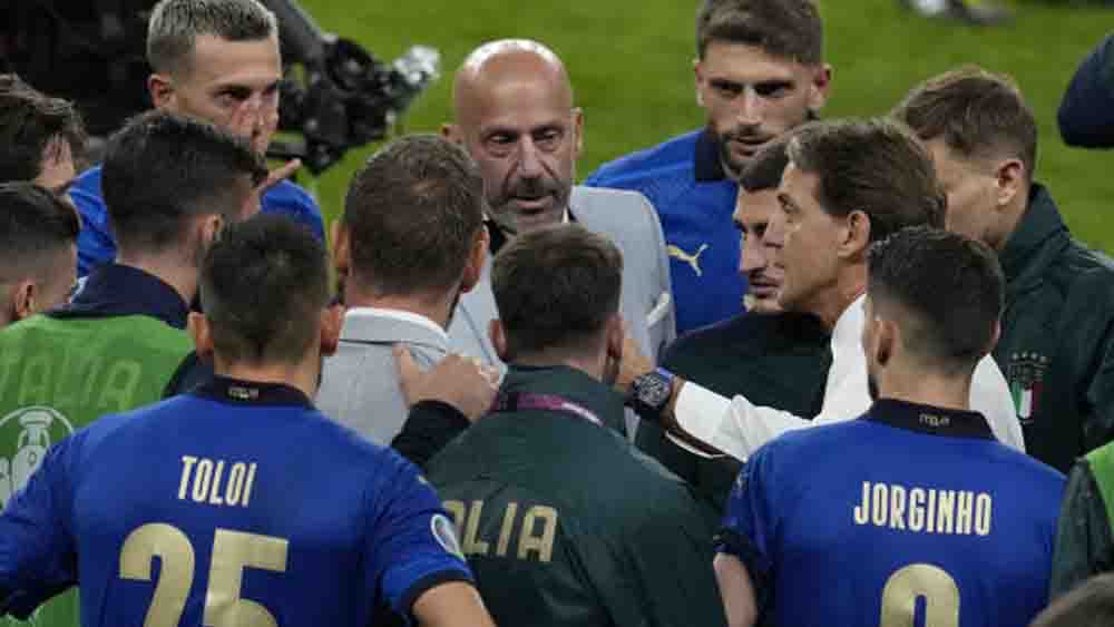 পরামর্শে মগ্ন ইটালি।