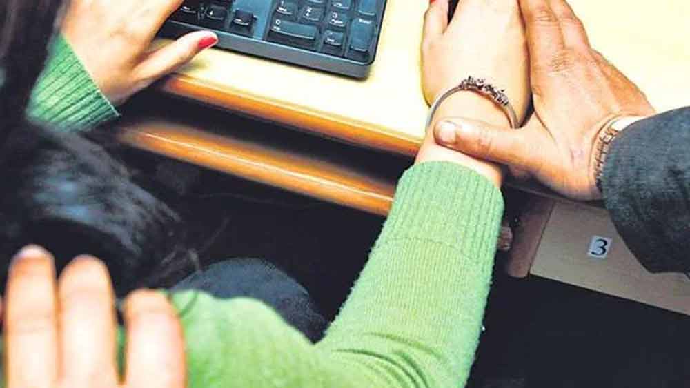 বিশ্বের প্রতিটি প্রান্তে প্রতি মুহূর্তে কোনও না কোনও মহিলা যৌন হেনস্থার শিকার হচ্ছেন। ইদানীংকালে ফিল্ম ইন্ডাস্ট্রিতে এই বিষয়টি যেন আরও ব্যাপক আকার ধারণ করেছে।