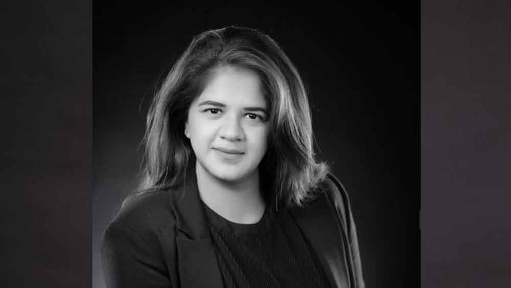 মুম্বইয়ে জন্ম আস্থার। ২০১৮ সালে সোশ্যাল মিডিয়ায় ভারতের মিটু আন্দোলনের ব্যাপক প্রভাব তিনি দেখেছিলেন। কিন্তু এত বড় আকারের একটা আন্দোলনও যে সময়ের সঙ্গে মানুষের গা সওয়া হয়ে যেতে পারে সেটাই তাঁকে ভাবিয়ে তুলেছিল।